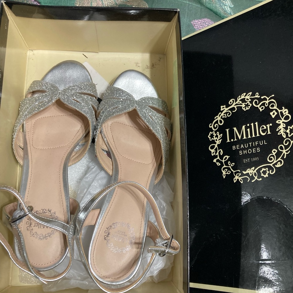 Wedding or prom shoes. Size 6 with low heel. Very comfortable. Worn once.